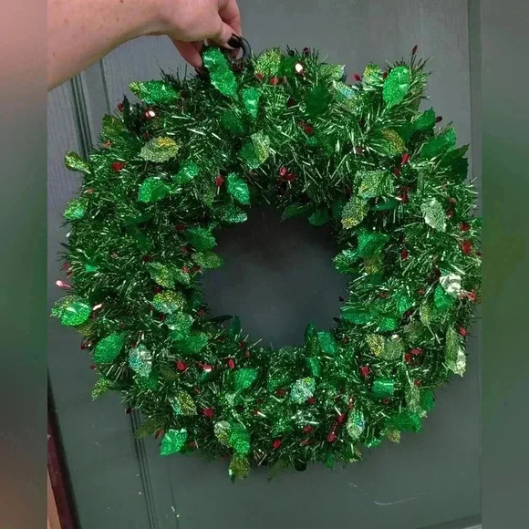 Vintage green and  red mistletoe tinsel wreath - Picture 1 of 8
